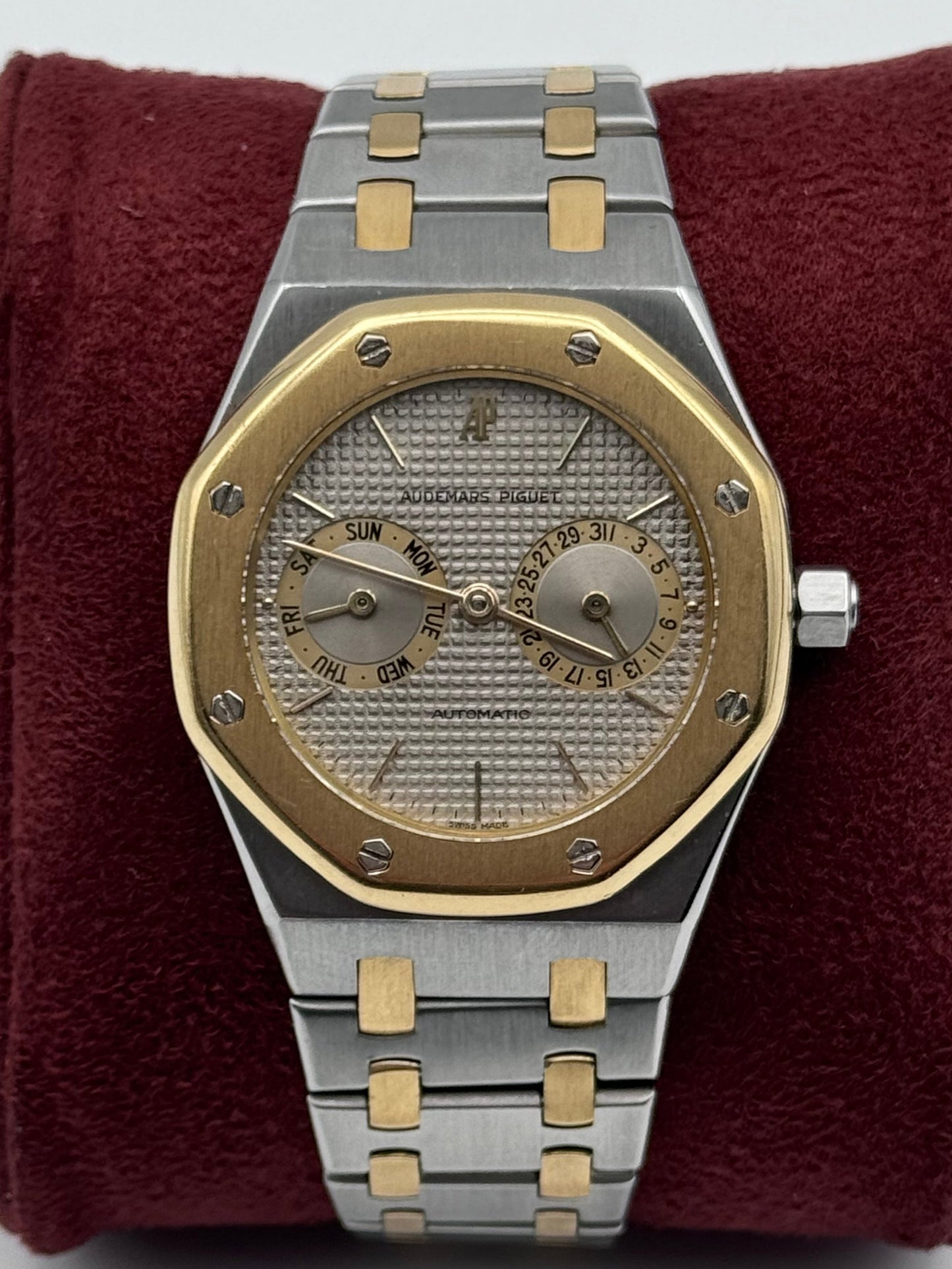 Audemars Piguet Royal Oak Day-Date - 25572SA