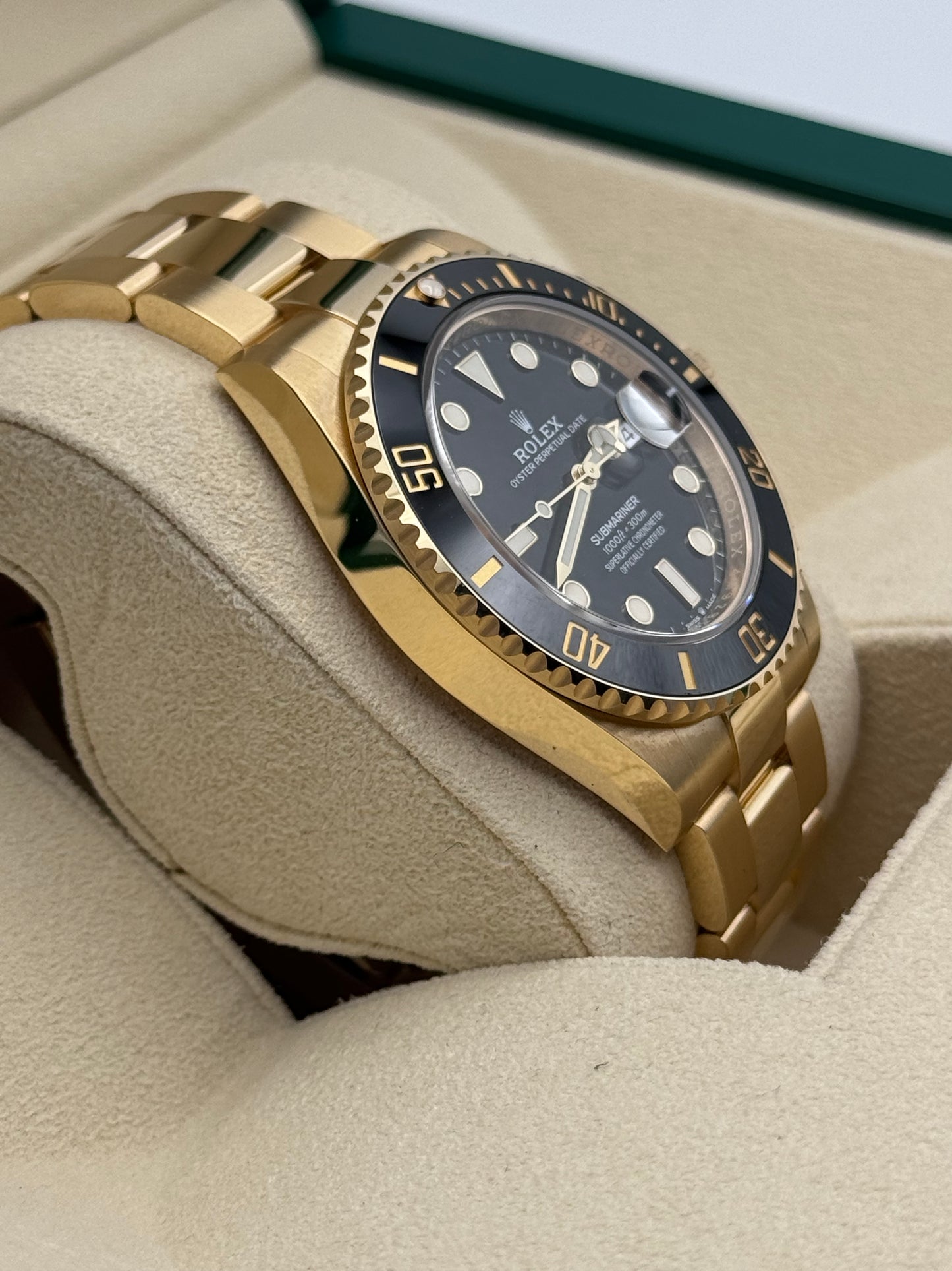 Rolex Submariner Date 18K Gold - 126618LN