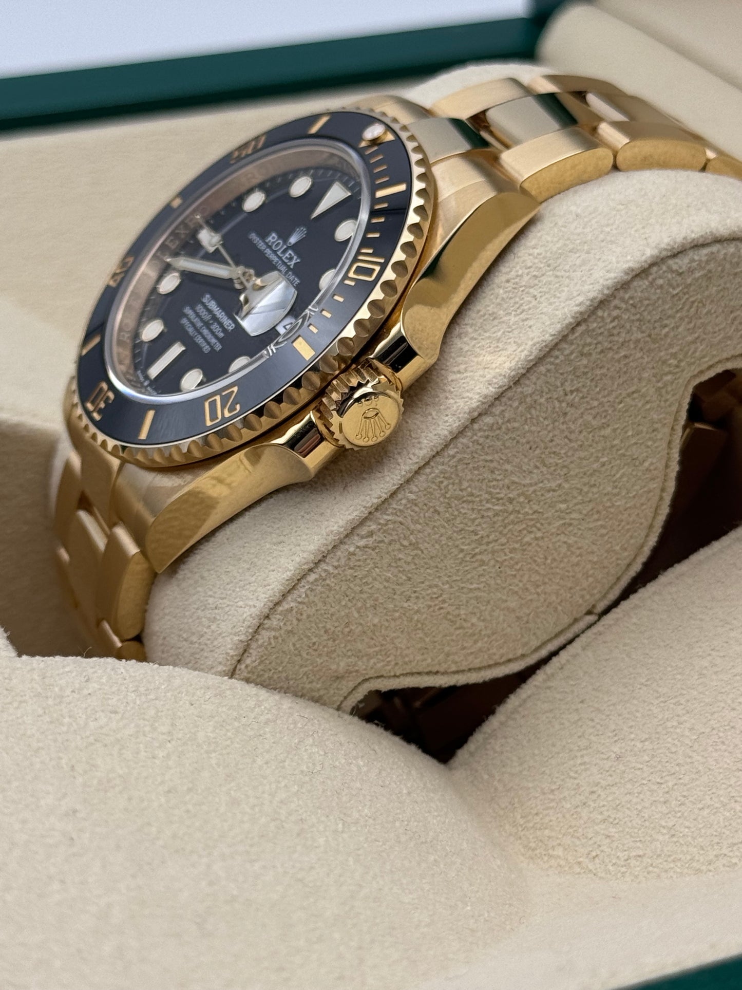 Rolex Submariner Date 18K Gold - 126618LN