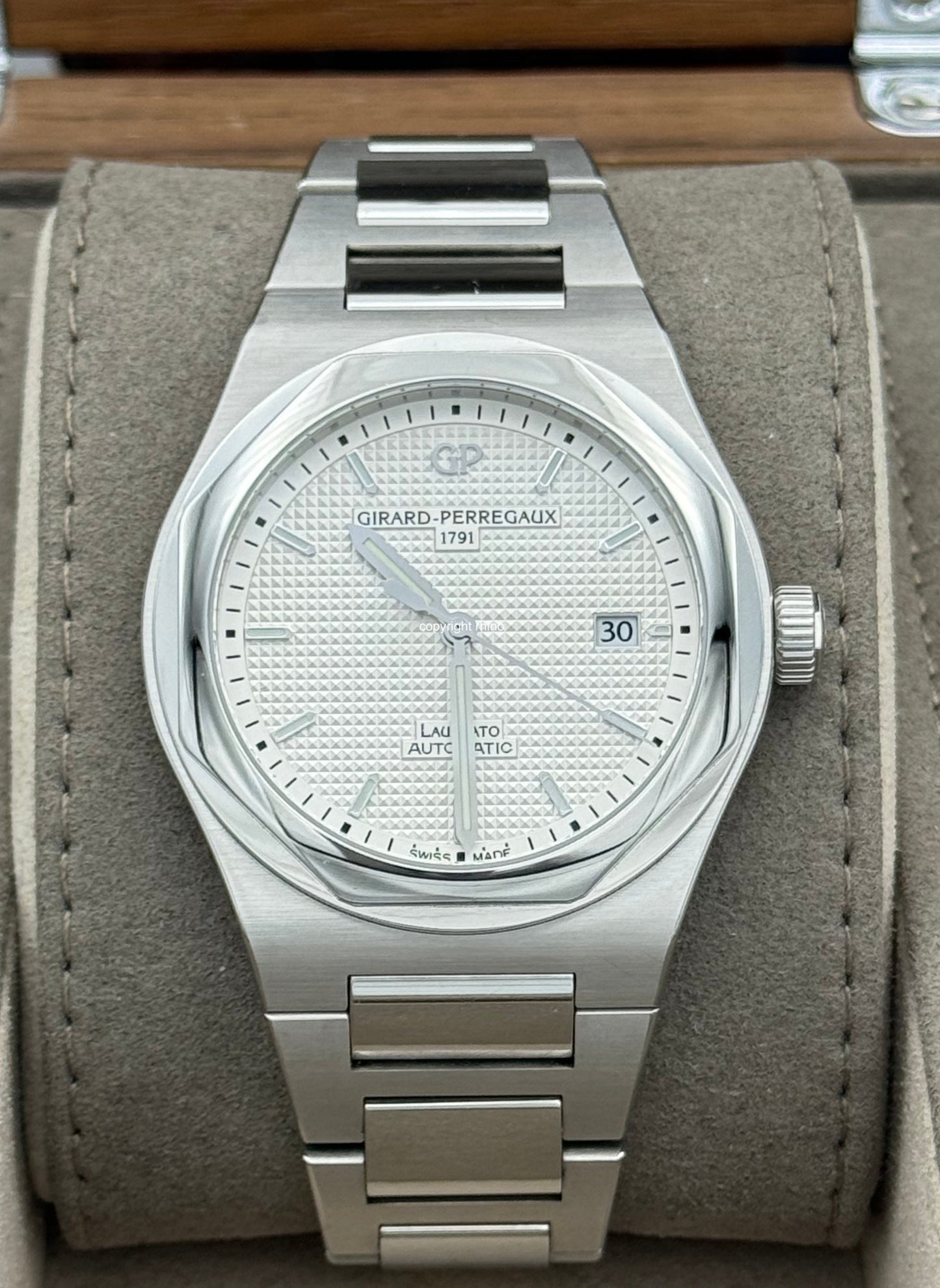 Girard Perregaux Laureato 225th Anniv Ltd Edt - 81000