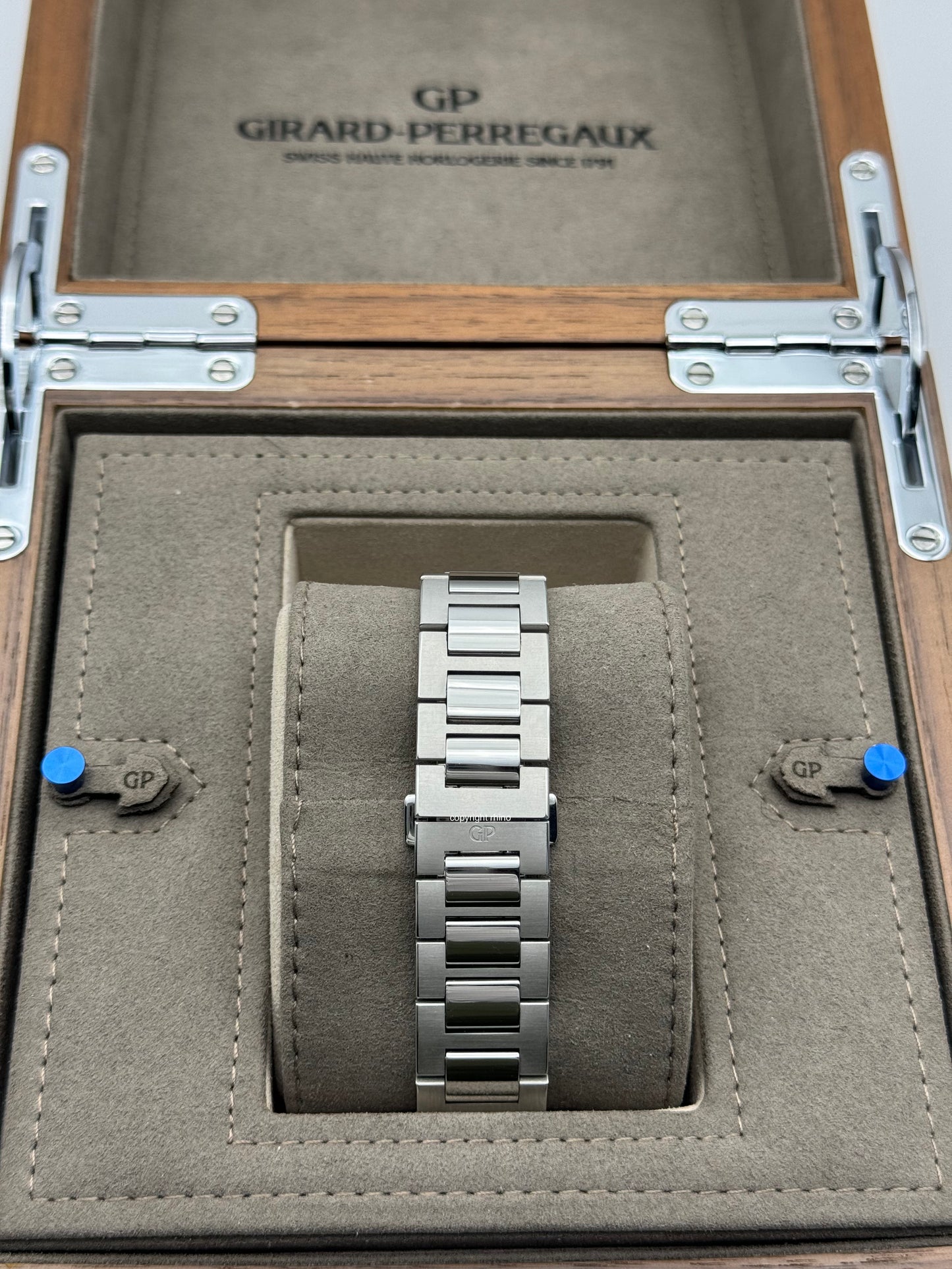 Girard Perregaux Laureato 225th Anniv Ltd Edt - 81000