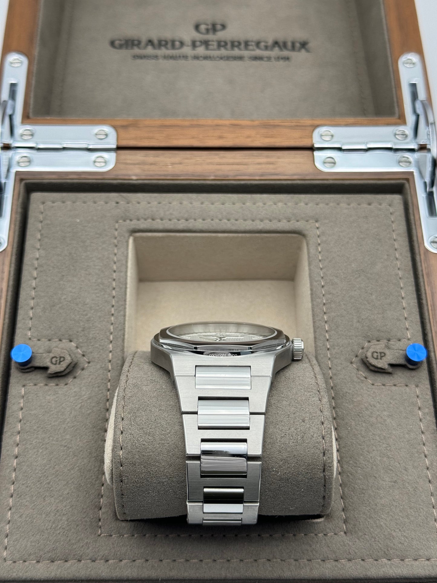 Girard Perregaux Laureato 225th Anniv Ltd Edt - 81000