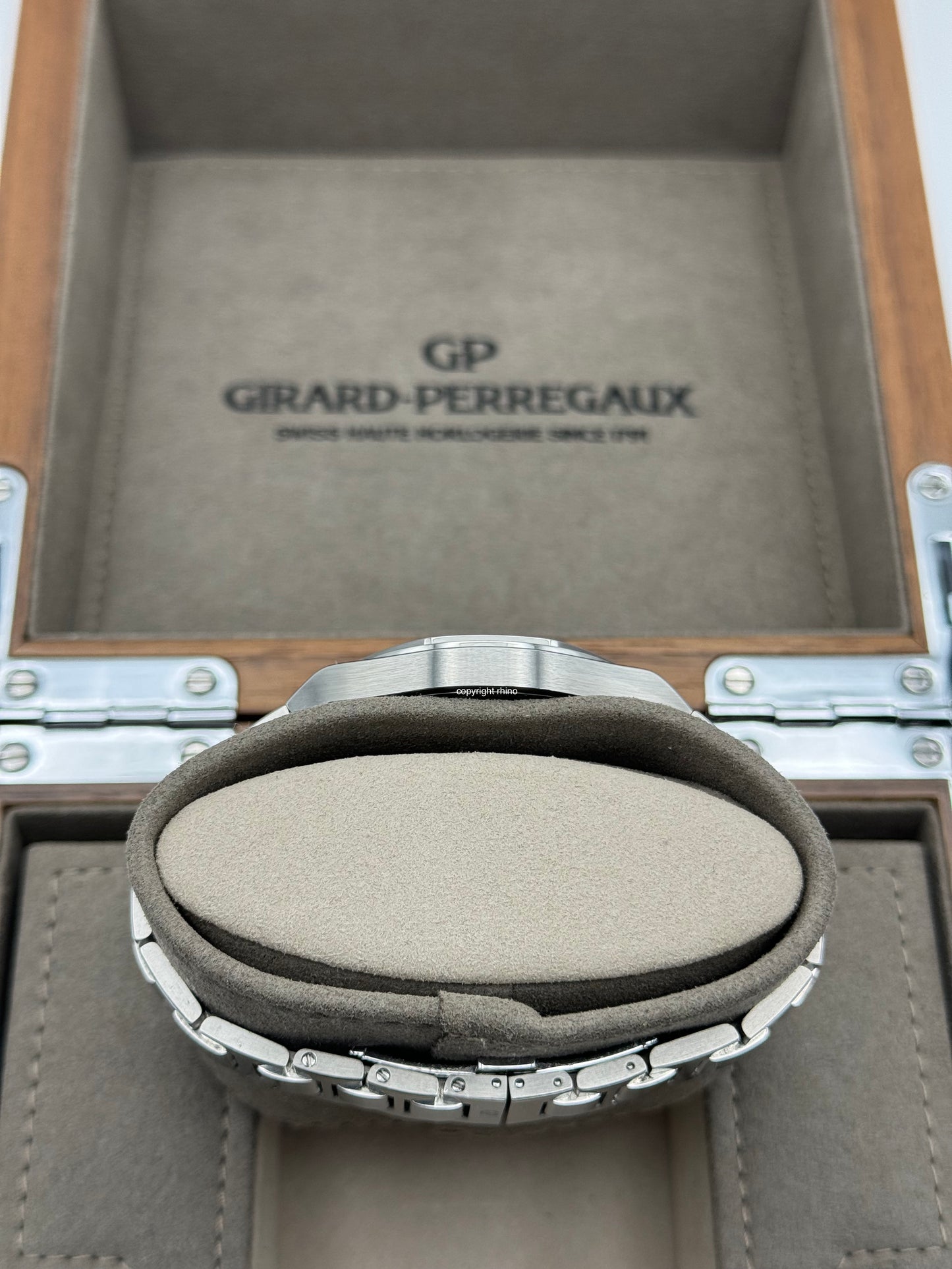 Girard Perregaux Laureato 225th Anniv Ltd Edt - 81000