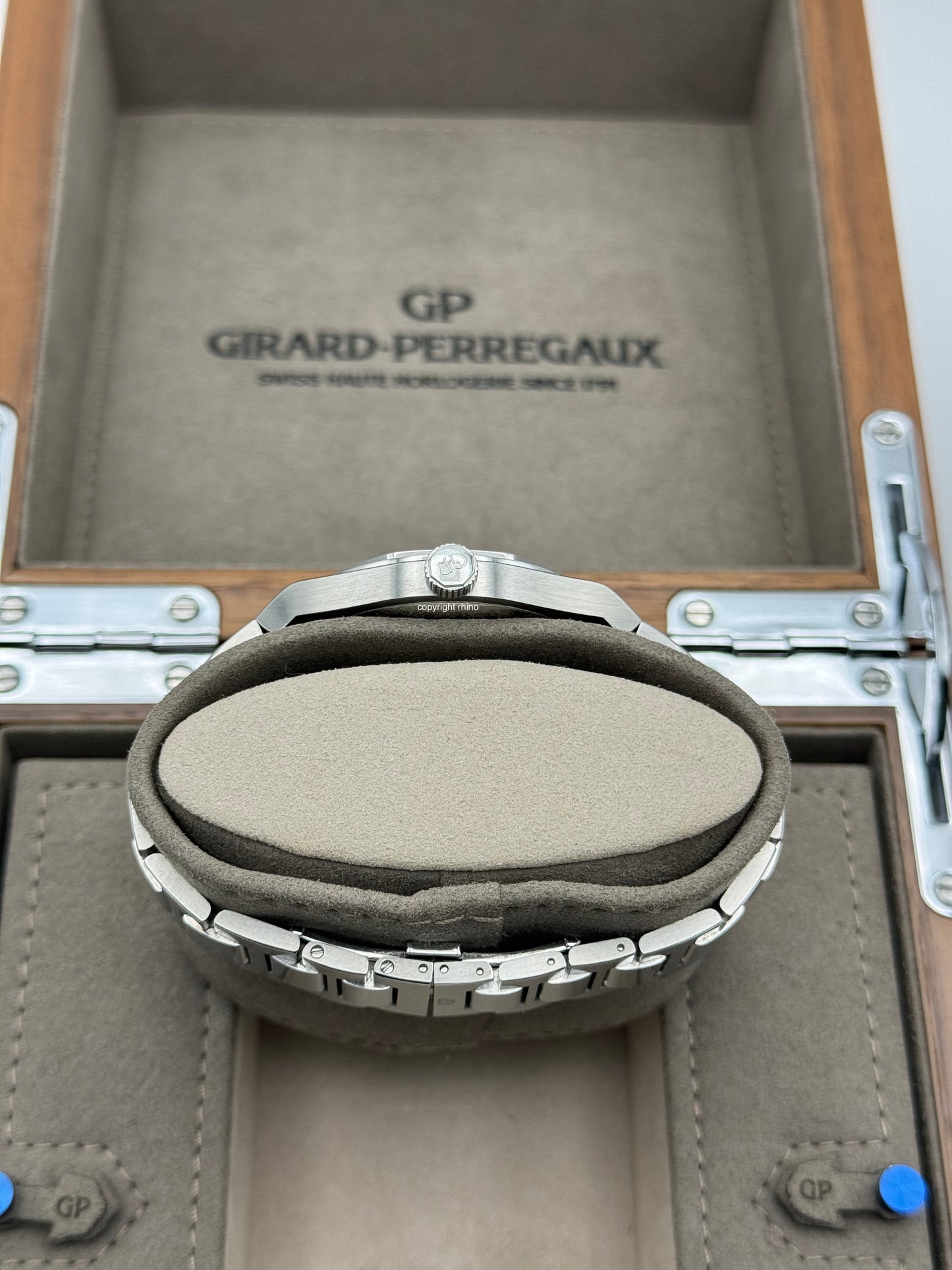 Girard Perregaux Laureato 225th Anniv Ltd Edt - 81000