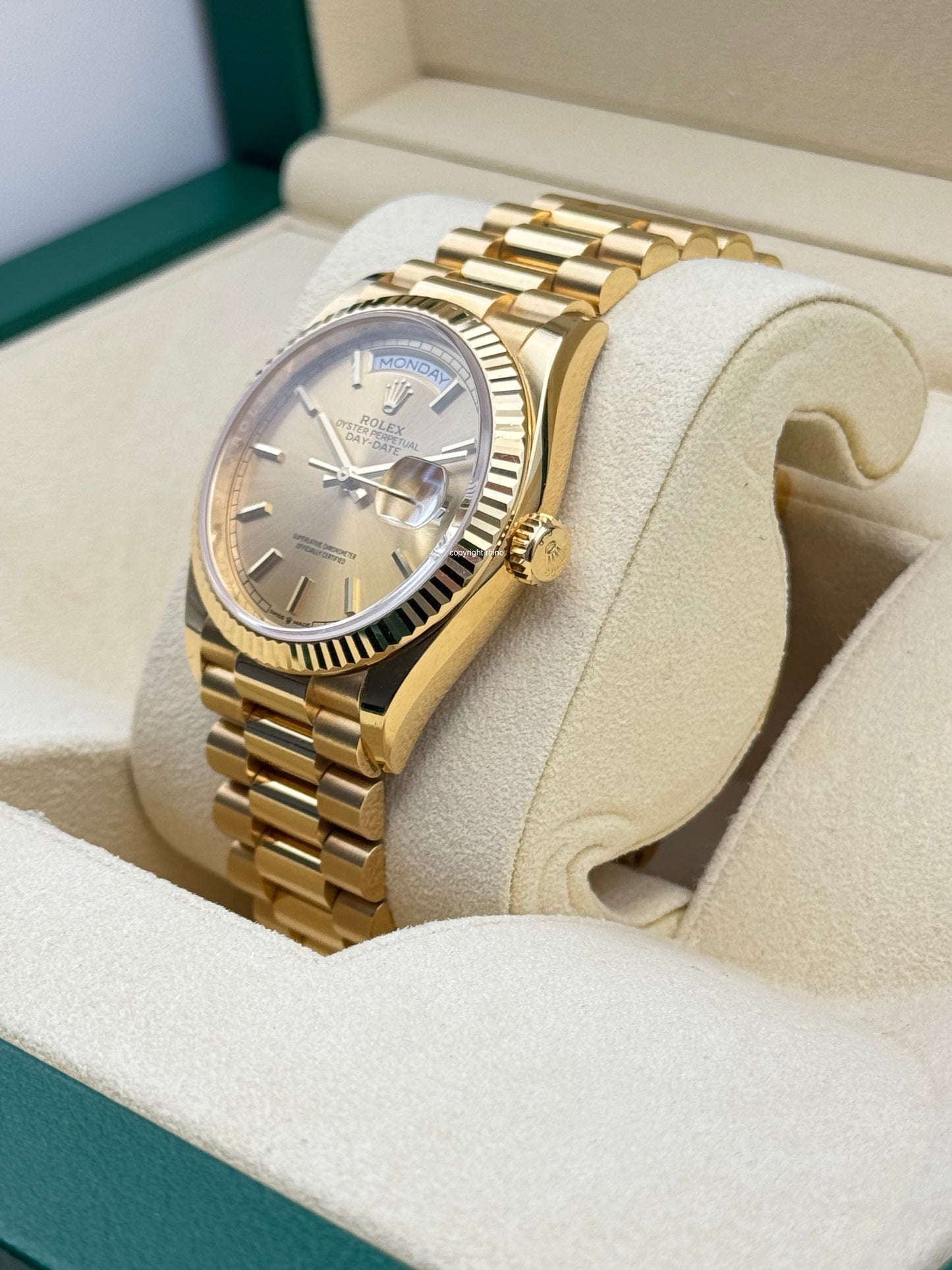 Rolex Day-Date 18 Gold - 128238